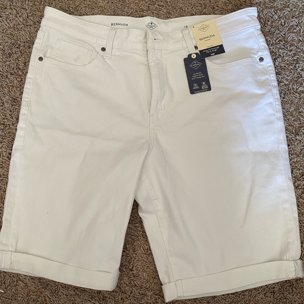 NWT mid rise Bermuda white cuffed 18